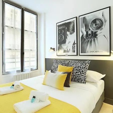 Apartment Rent A - Blanche Paris
