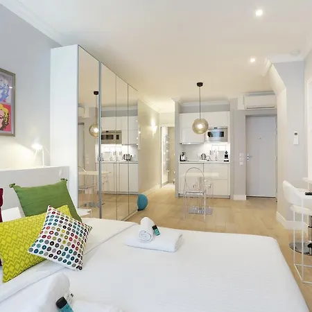 Apartment Rent A - Blanche Paris