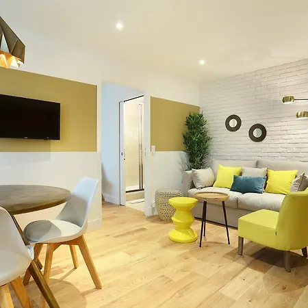 Apartment Rent A - Blanche Paris