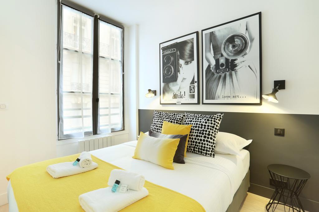 Apartment Rent A - Blanche Paris
