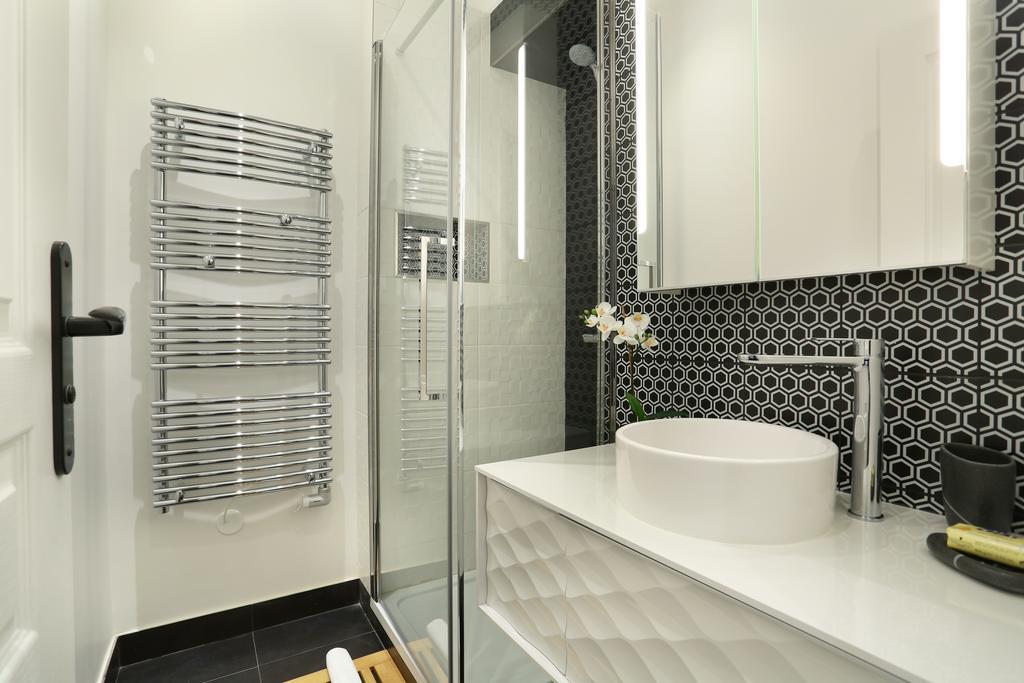 Rent A - Blanche * Paris