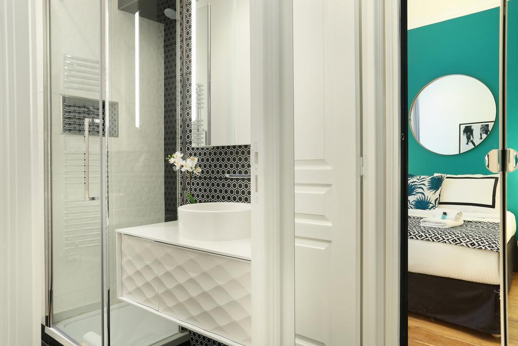 Rent A - Blanche Apartment Paris