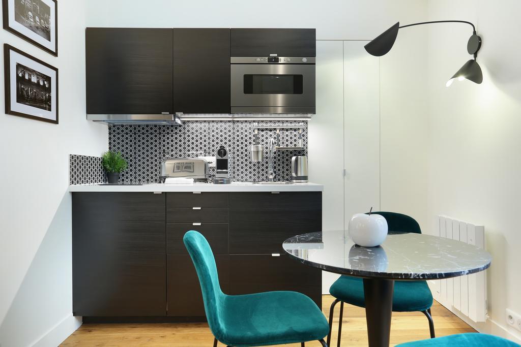 Apartment Rent A - Blanche Paris