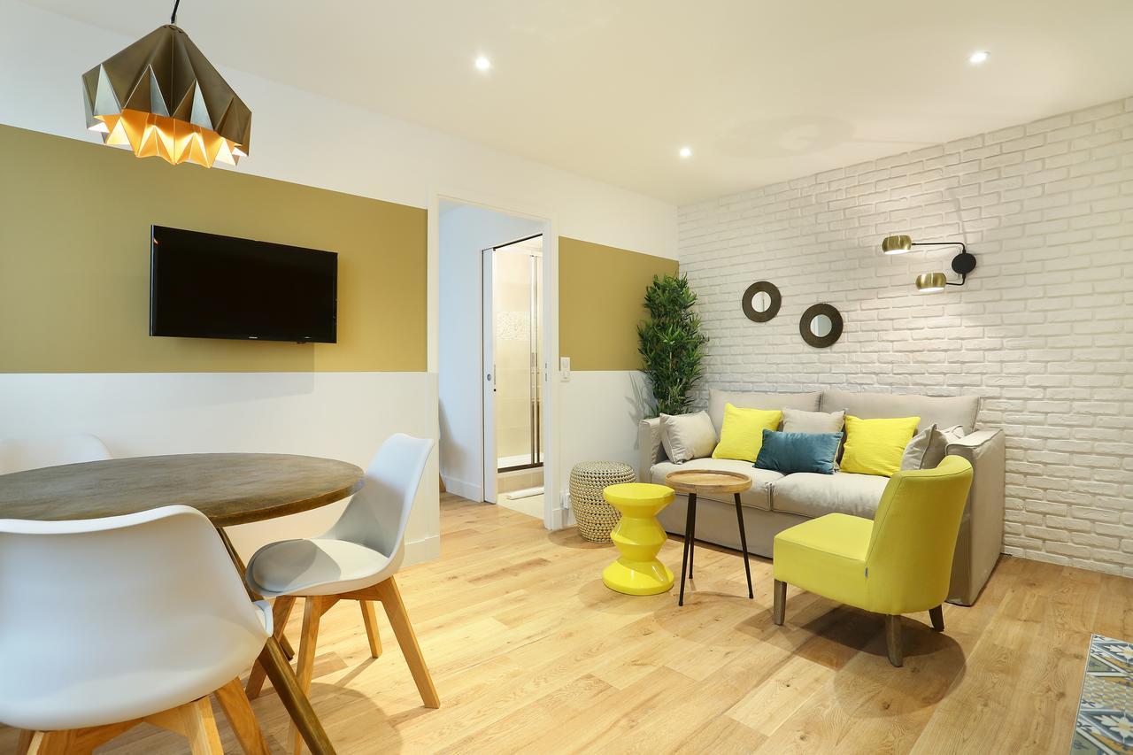 Apartment Rent A - Blanche Paris